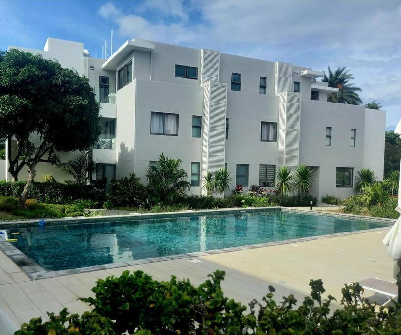 Beachfront Apartment Тамарин Экстерьер фото